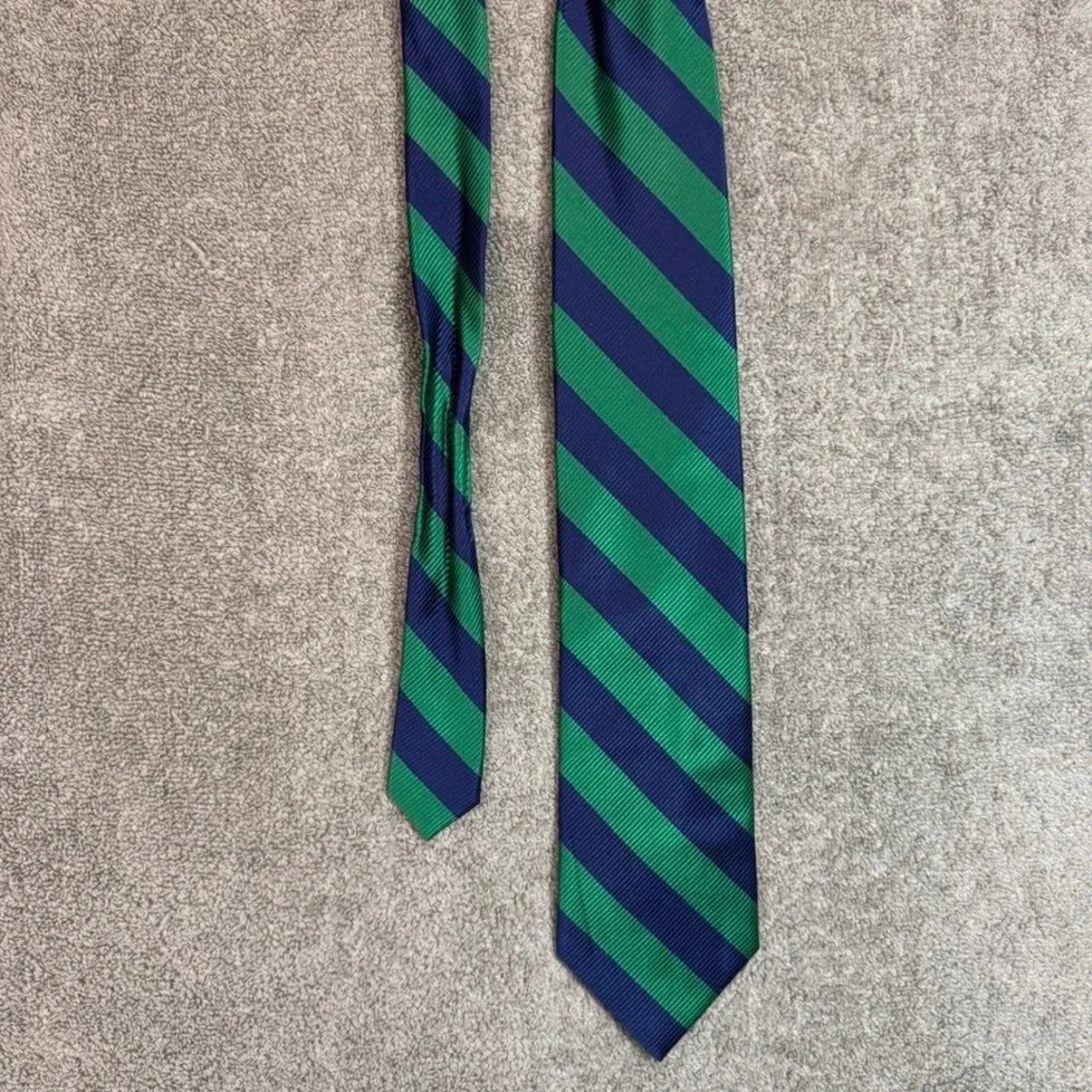 The Tie Bar Mens Silk Necktie Navy Blue Green Diagonal Striped Ribbed Silk Tie